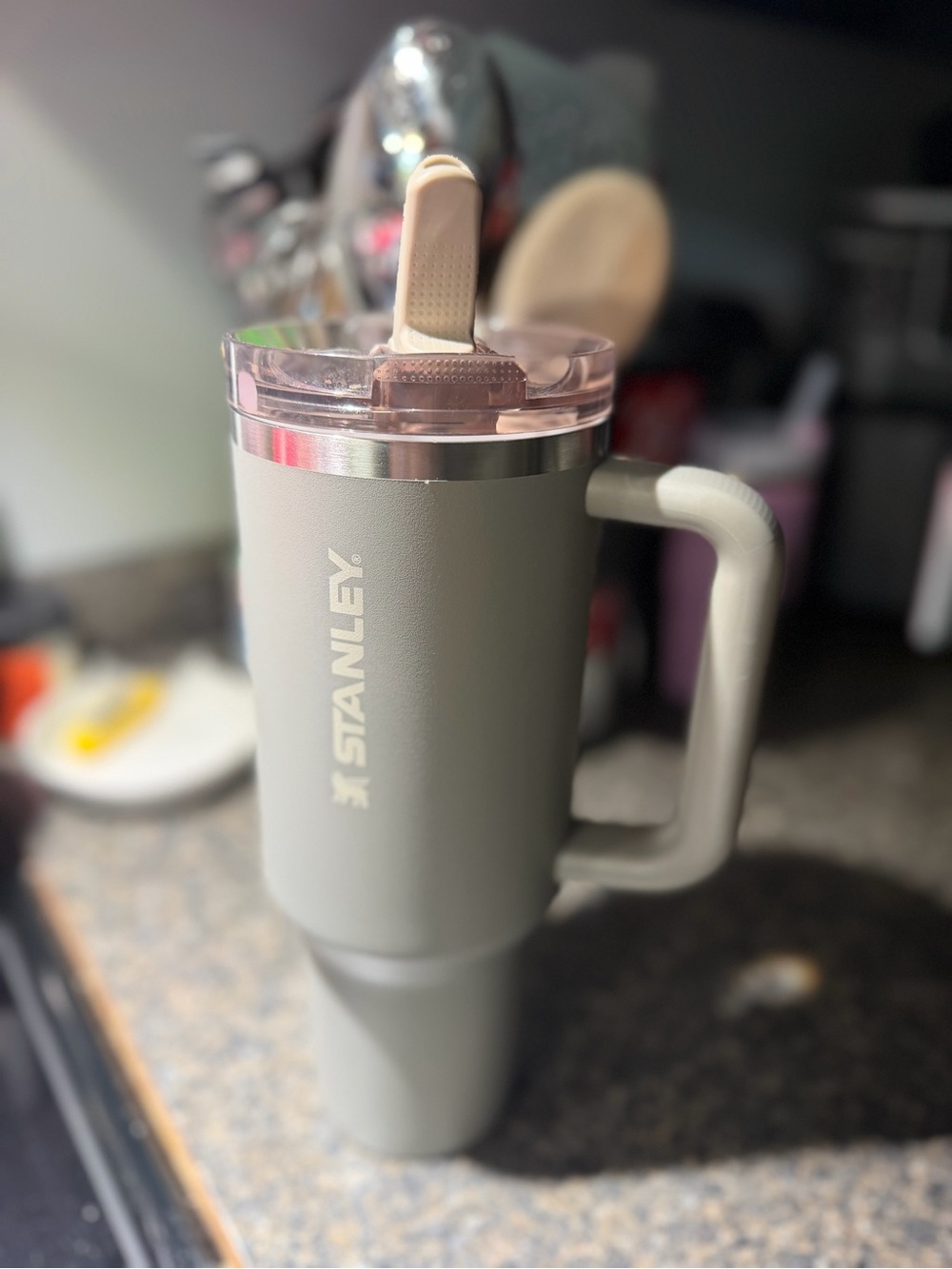 Stanley Quencher Flip Straw Tumbler - Picture 3 of 7